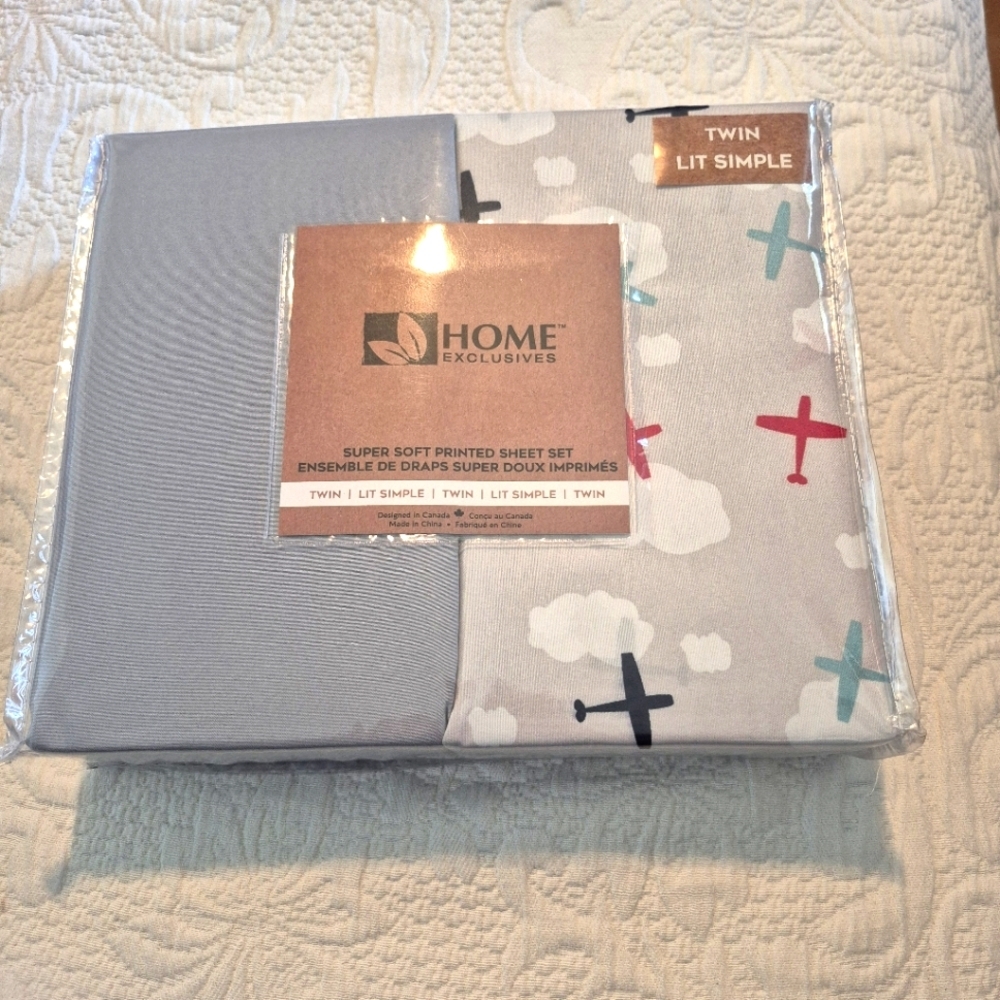 Home Exclusives twin bed sheet set  gray with airplane print NEW unopened